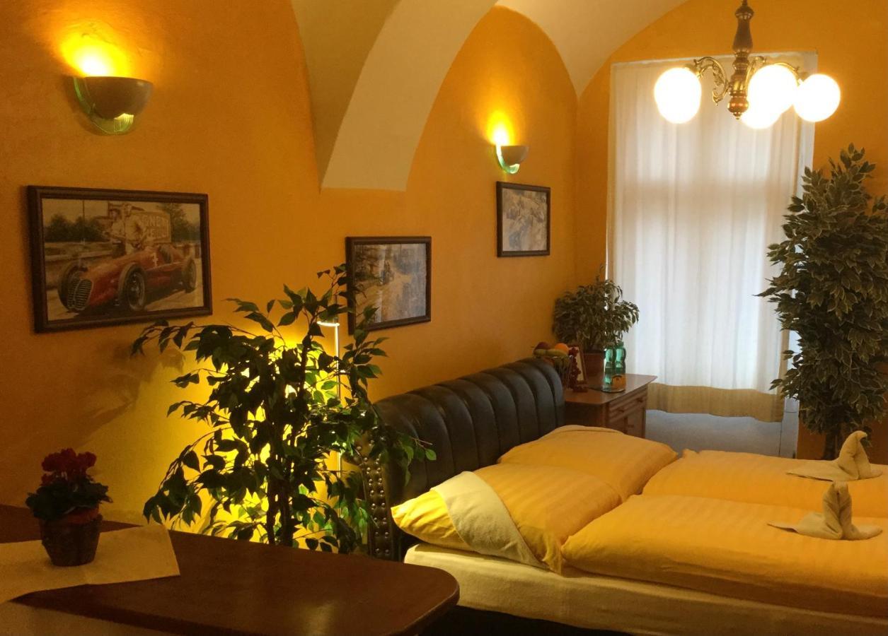 Centrum Tiffany Pension Domazlice Bagian luar foto