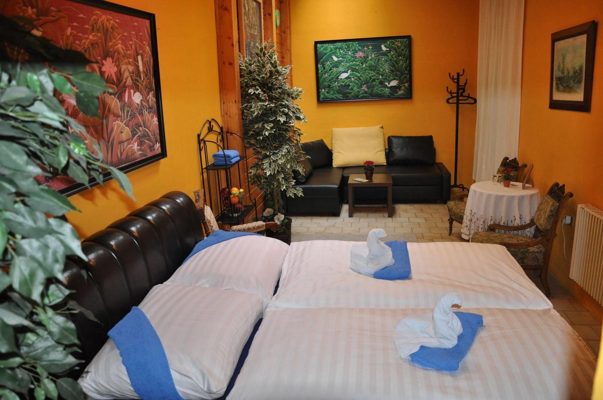 Centrum Tiffany Pension Domazlice Bagian luar foto