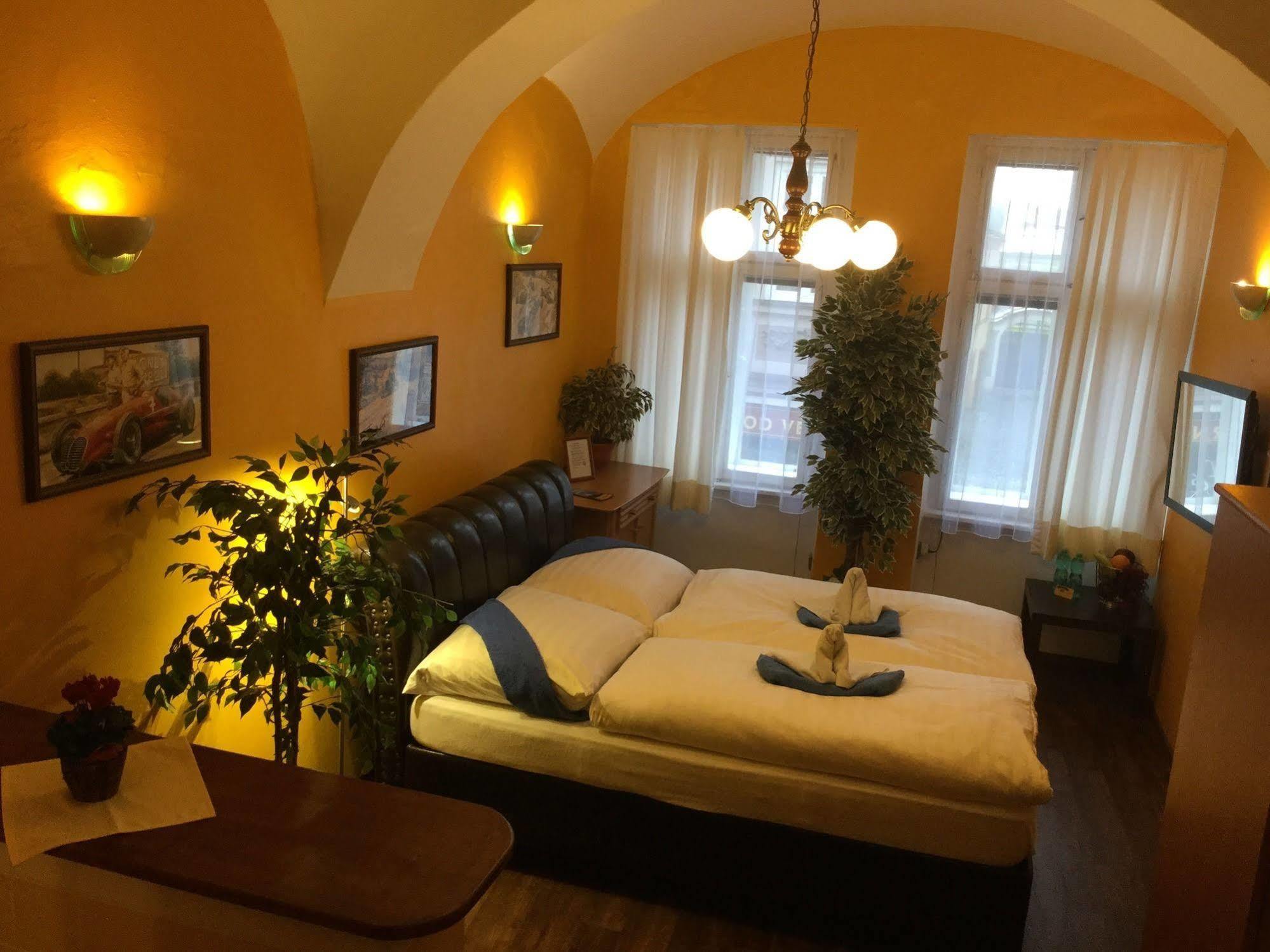 Centrum Tiffany Pension Domazlice Bagian luar foto
