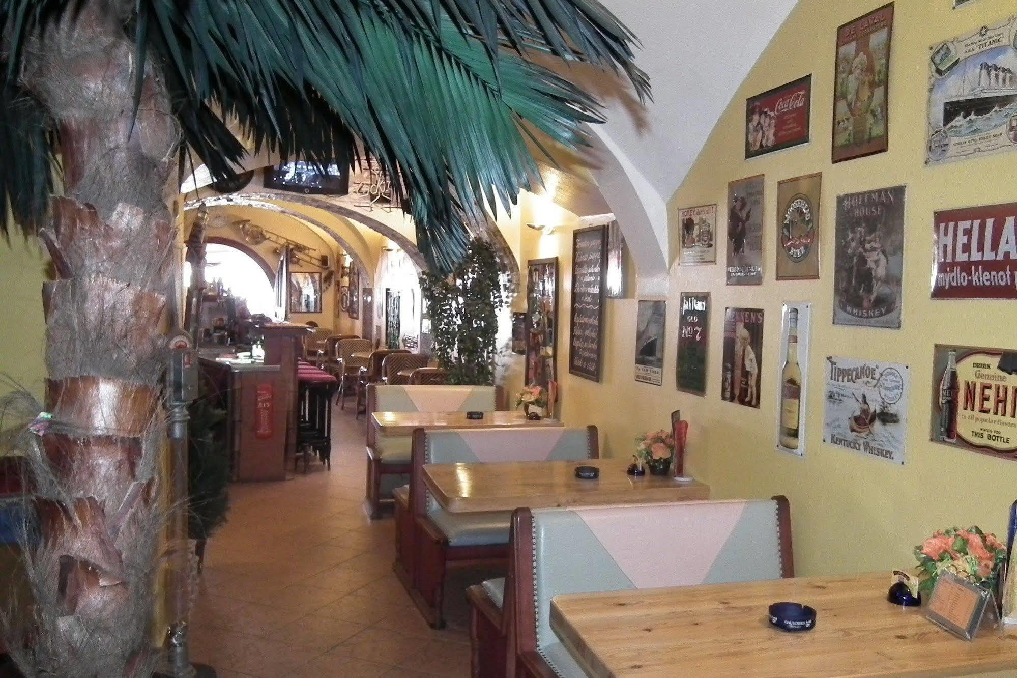 Centrum Tiffany Pension Domazlice Bagian luar foto