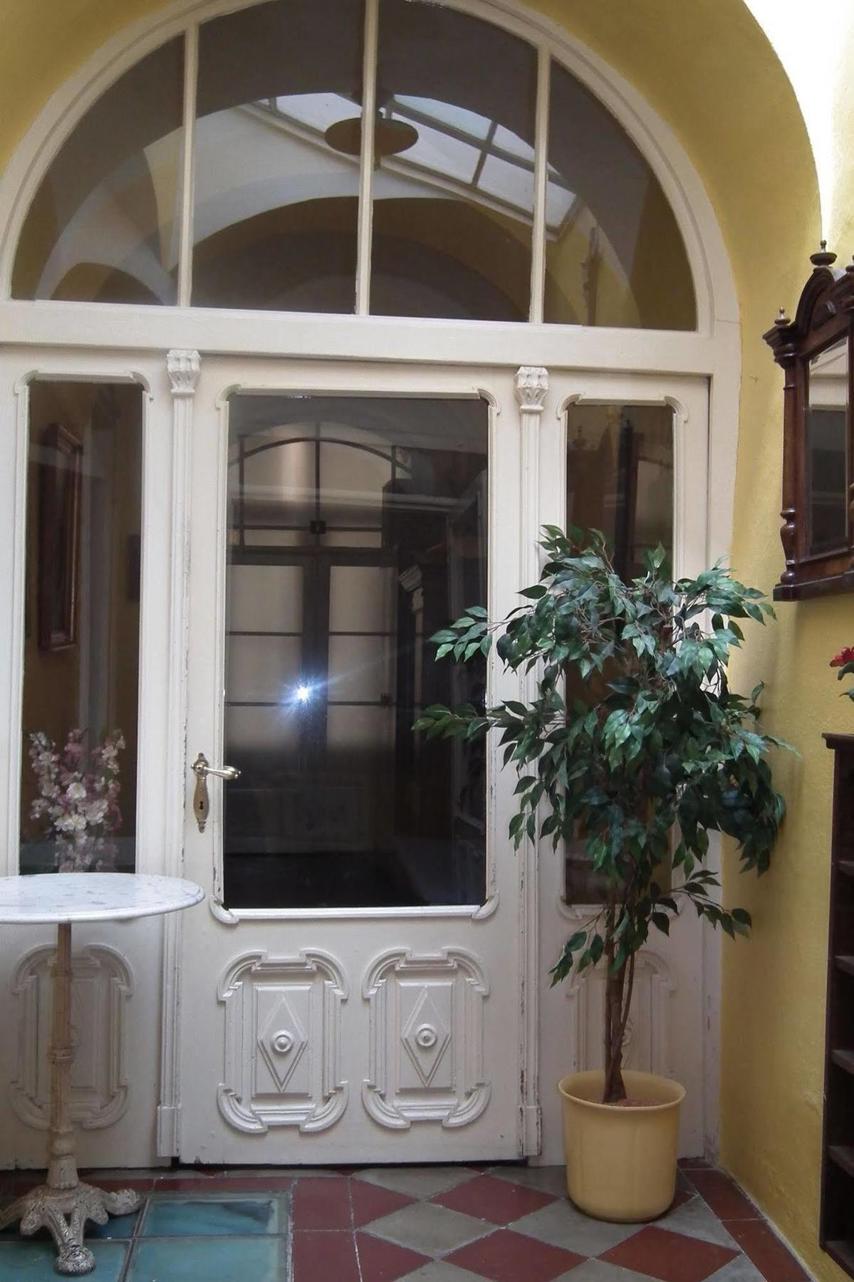 Centrum Tiffany Pension Domazlice Bagian luar foto