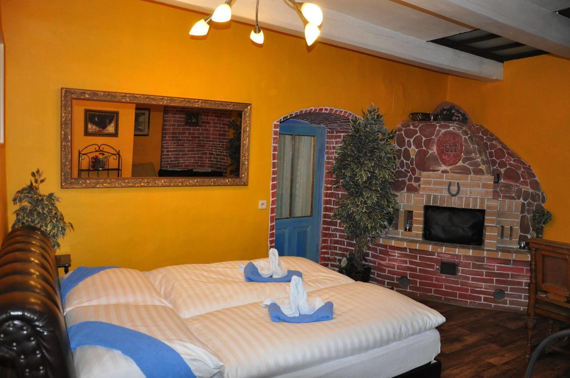 Centrum Tiffany Pension Domazlice Bagian luar foto